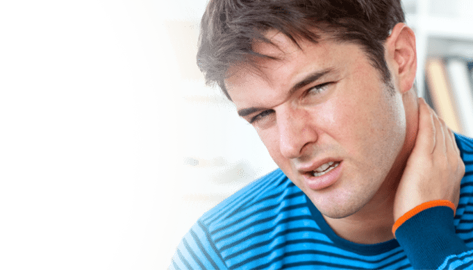 o pescoço do homem dói